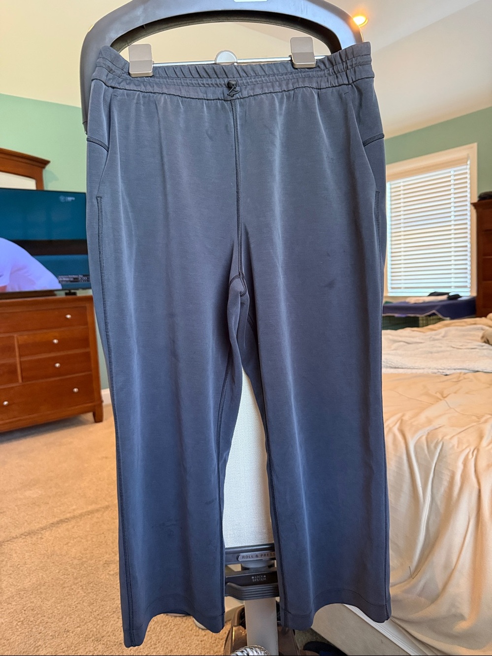 Lululemon Softstreme High Rise Crop Pants 23” Sz 12 Black EUC